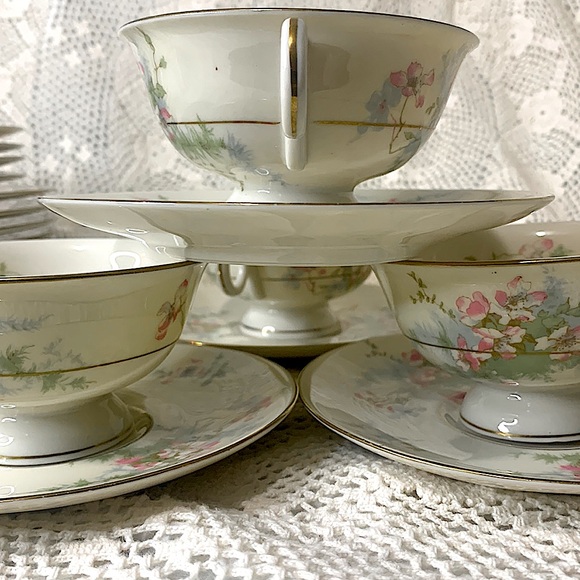 THEODORE HAVILAND (New York) -                 Apple Blossom 20 Piece Estate Set